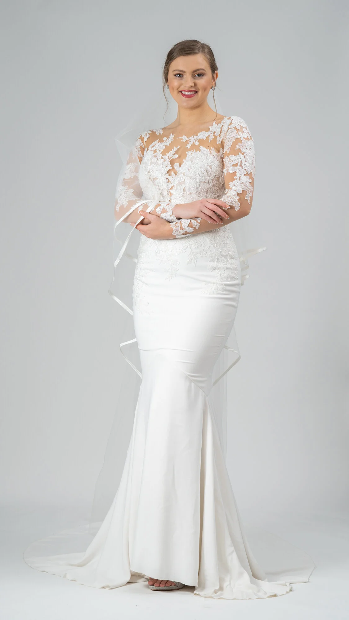 Preowned Bridal Dress PRONOVIAS Dalas Wedding Dress and Veil